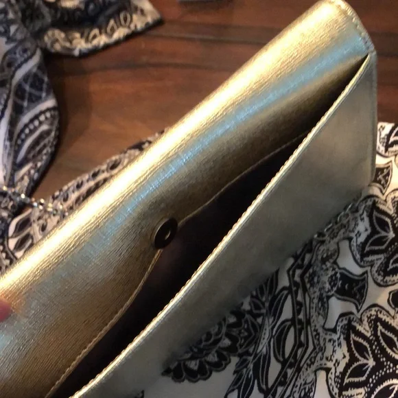 Halogen pale metallic gold textured clutch with crossbody chain, magnetic close - Picture 8 of 9